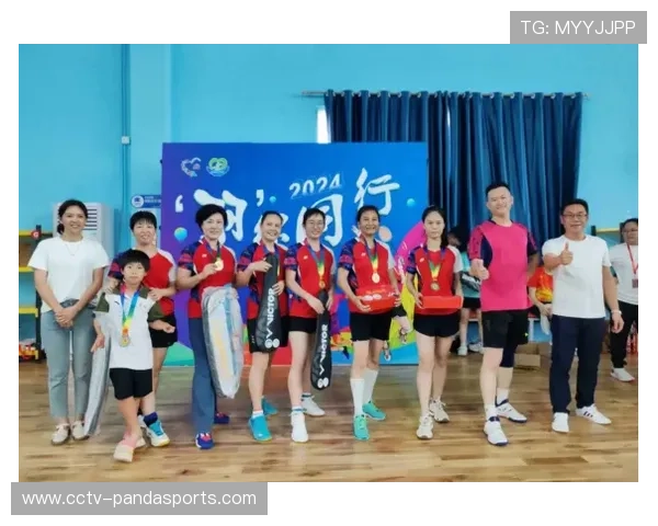 社区游泳赛增设银发组，最高参赛者年龄82岁