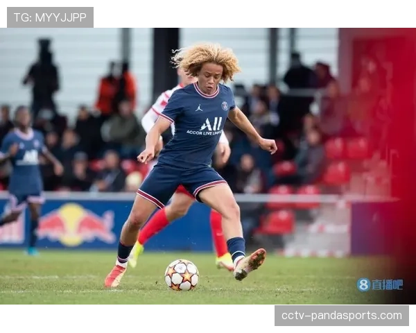 战术复盘:勒沃库森如何通过灵活的阵型转换限制住了哈维-西蒙斯 战术复盘:勒沃库森如何通过灵活的阵型转换限制住了哈维-西蒙斯